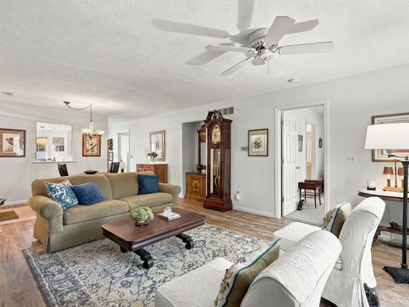 5471 Asbury Lake Drive, Unit 18, Green Township, OH 45247 Photo 3