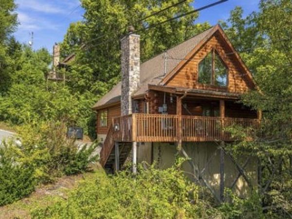 2205 Eagle Feather Drive, Sevierville, TN 37876