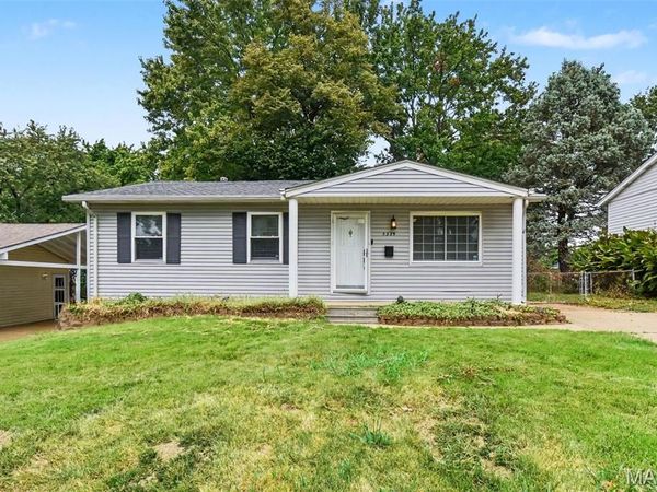 5329 Ville Angela Lane , Hazelwood, MO 63042