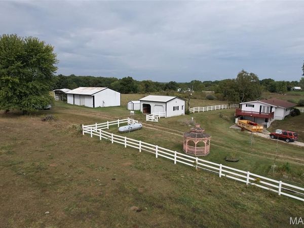 3924 Pike 43 , Bowling Green, MO 63334