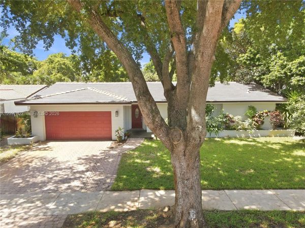 16500 E Stonehaven Rd , Miami Lakes, FL 33014