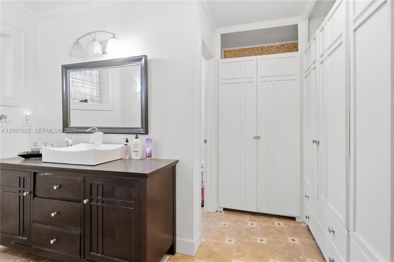 16500 E Stonehaven Rd , Miami Lakes, FL 33014 Photo
