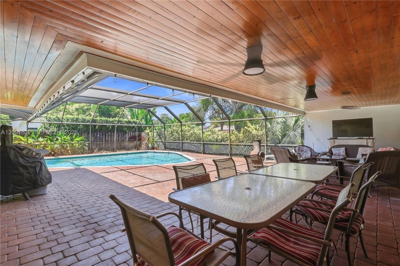 16500 E Stonehaven Rd , Miami Lakes, FL 33014 Photo