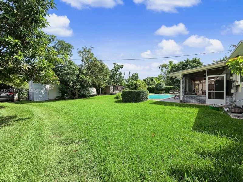 10965 SW 116th St , Miami, FL 33176 Photo