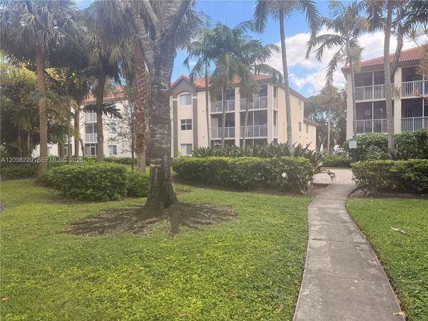 430 S Park Rd , Unit 3-302, Hollywood, FL 33021