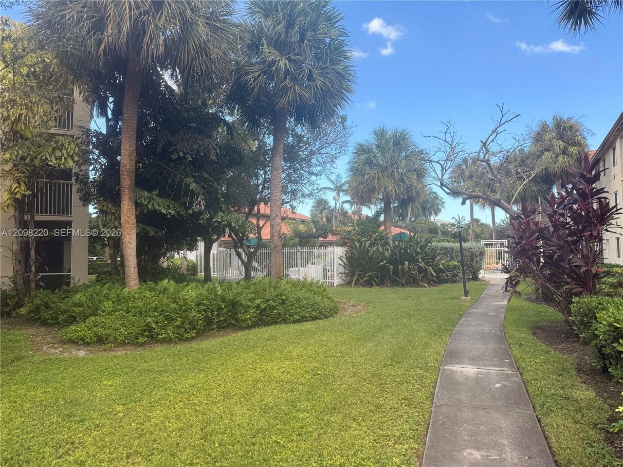 430 S Park Rd , Unit 3-302, Hollywood, FL 33021 Photo