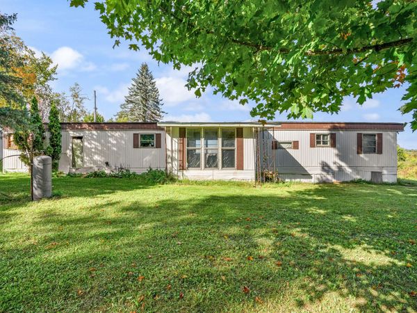 18226 11 Mile Road, Leroy, MI 49655