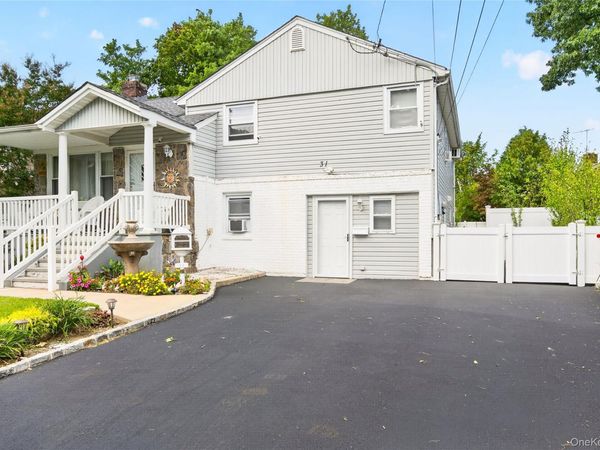 31 Nesaquake Avenue , Port Washington, NY 11050