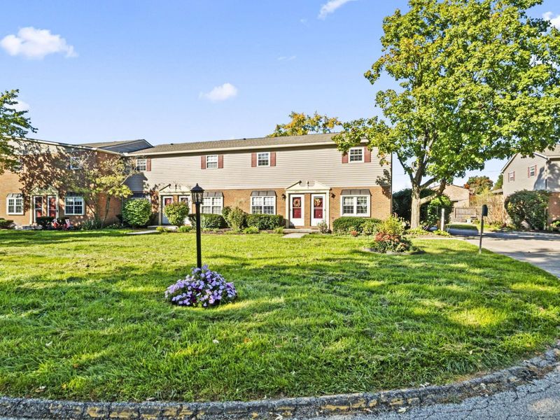 4635 Orwell Drive, Unit 4635, Columbus, OH 43220 Photo 2