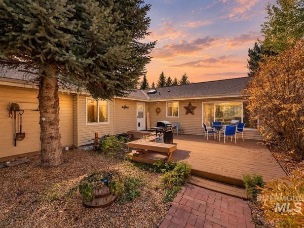 505 Lakeview Drive, Cascade, ID 83611