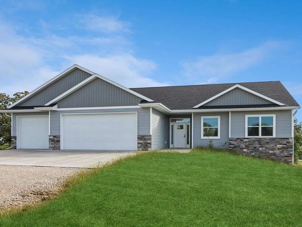 2792 Firefox Drive, Williamsburg, IA 52361