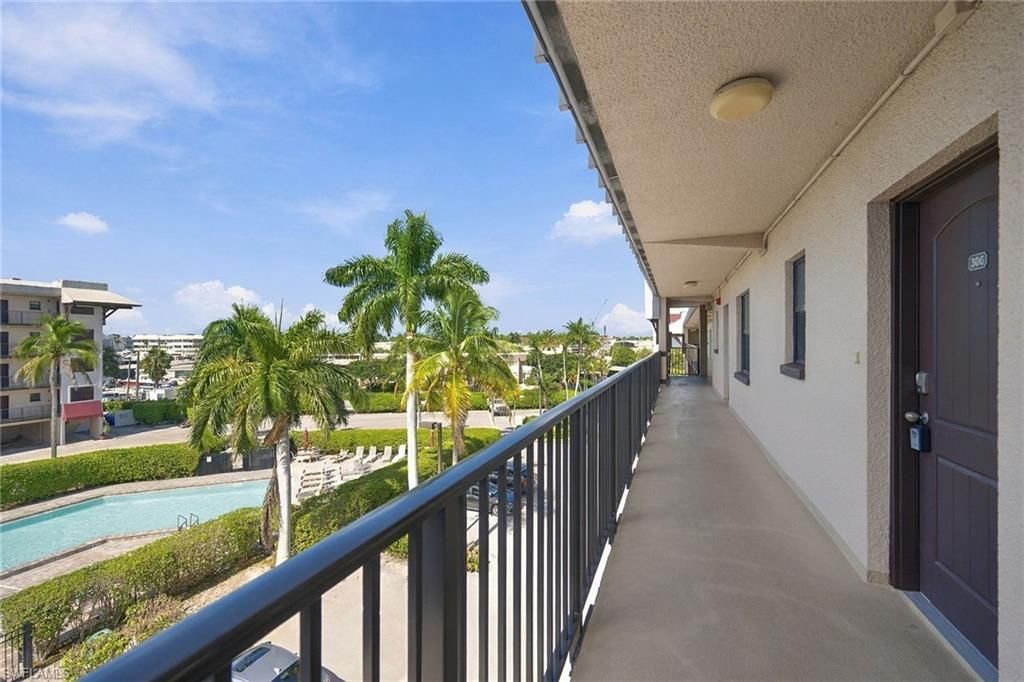 803 River Point Dr, Unit 306B, Naples, FL 34102 Photo