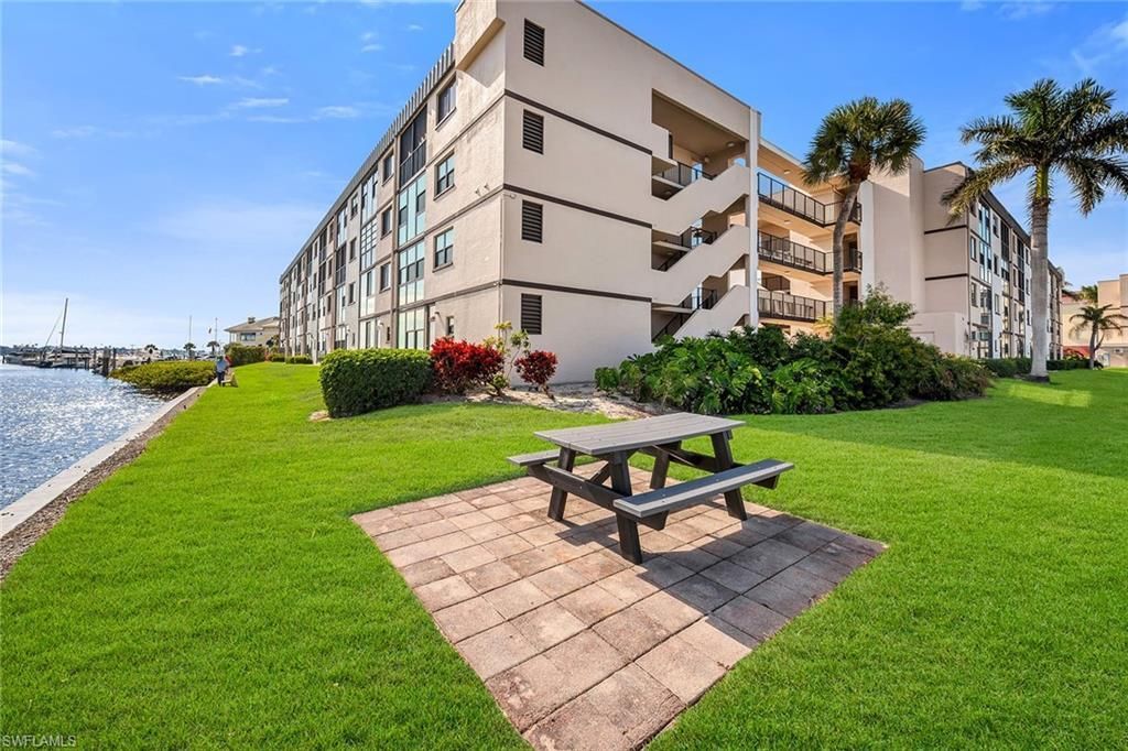 803 River Point Dr, Unit 306B, Naples, FL 34102 Photo