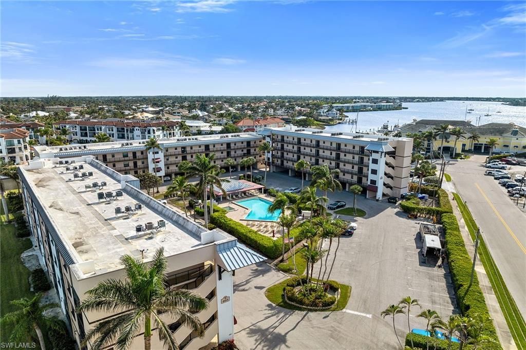 803 River Point Dr, Unit 306B, Naples, FL 34102 Photo