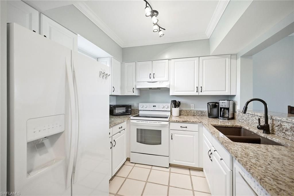 803 River Point Dr, Unit 306B, Naples, FL 34102 Photo