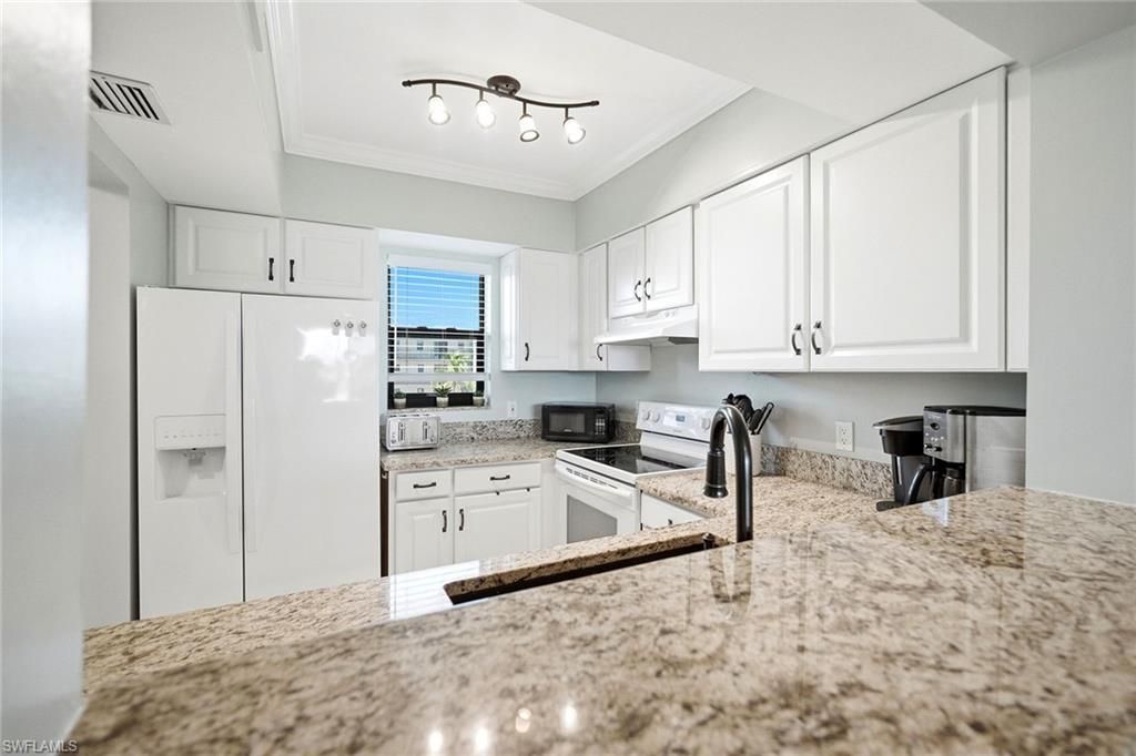 803 River Point Dr, Unit 306B, Naples, FL 34102 Photo