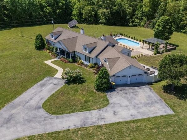 1892 Hiley Spencer Road , Scottsville, KY 42164