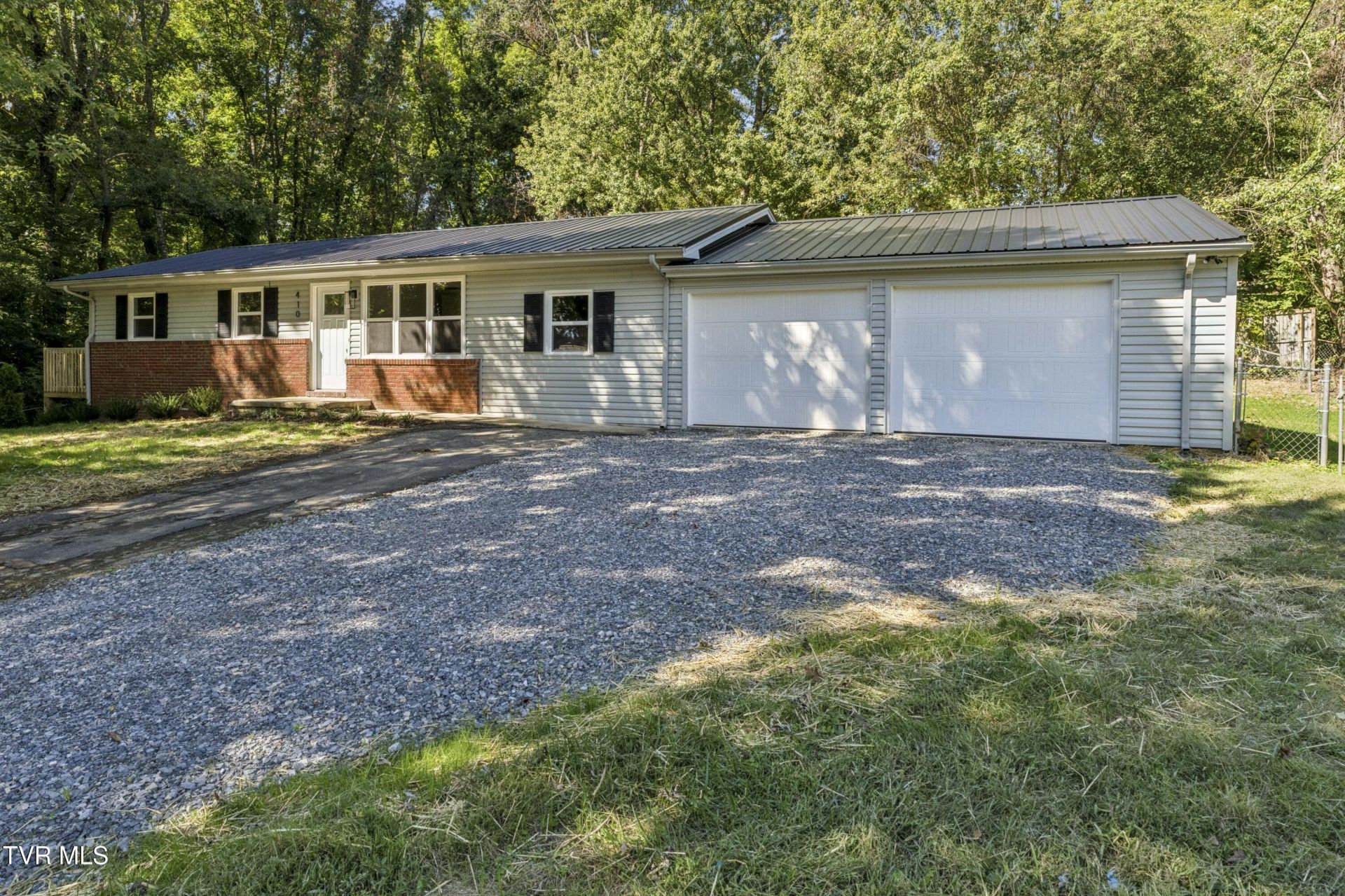 410 Queen Ann Court, Piney Flats, TN 37686 Main Photo
