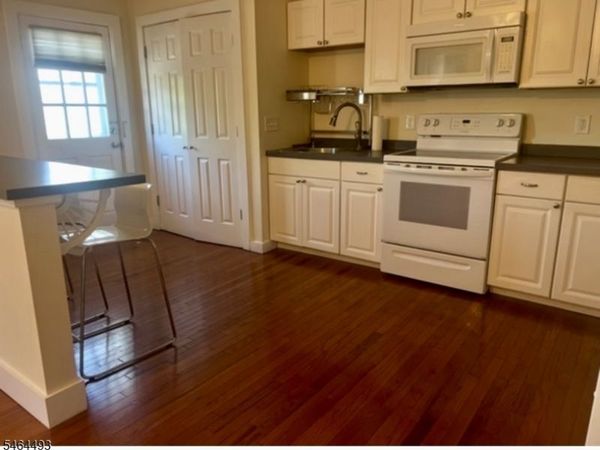28 Main St, Unit 3a, Chester, NJ 07930