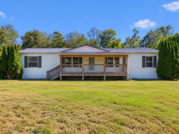 1894 Parker Rd , Manchester, TN 37355