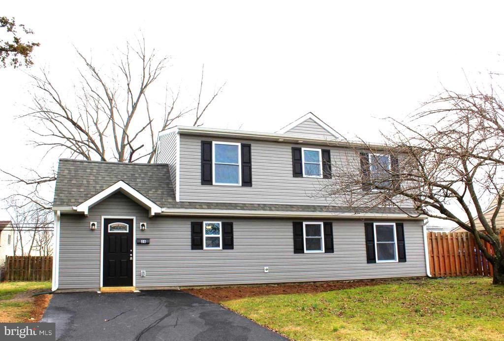 28 INLET ROAD, LEVITTOWN, PA 19057