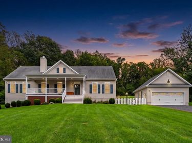 9813 CREST HILL ROAD, MARSHALL, VA 20115