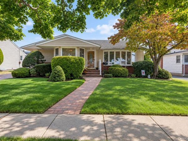 45 Berkshire Road , Hicksville, NY 11801