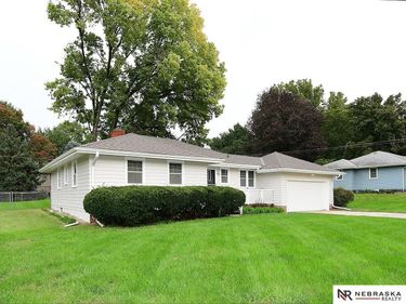 9820 Poppleton Avenue, Omaha, NE 68124