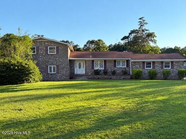 99 W Cornwallis Road, Riegelwood, NC 28456