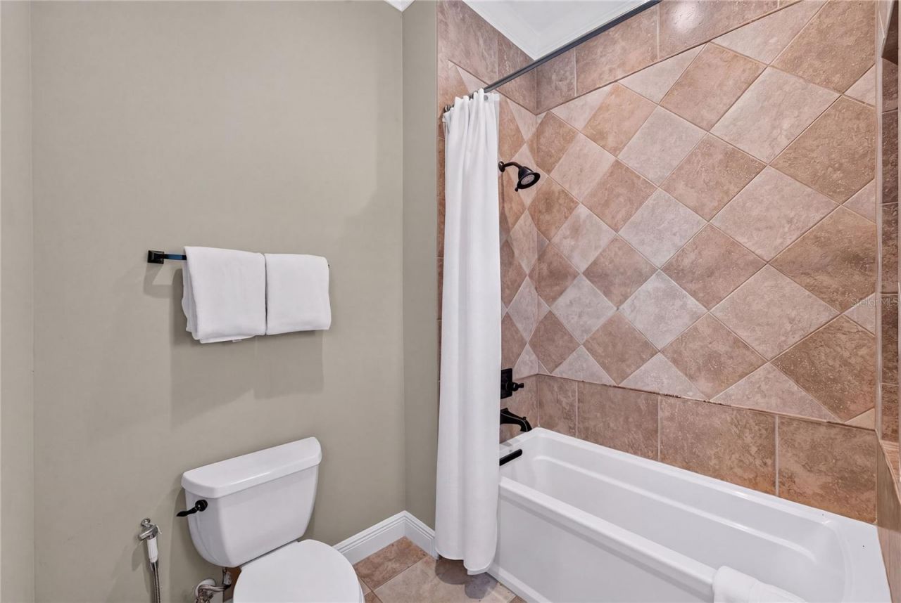 6113 Grosvenor Shore Drive, Windermere, FL 34786 Photo