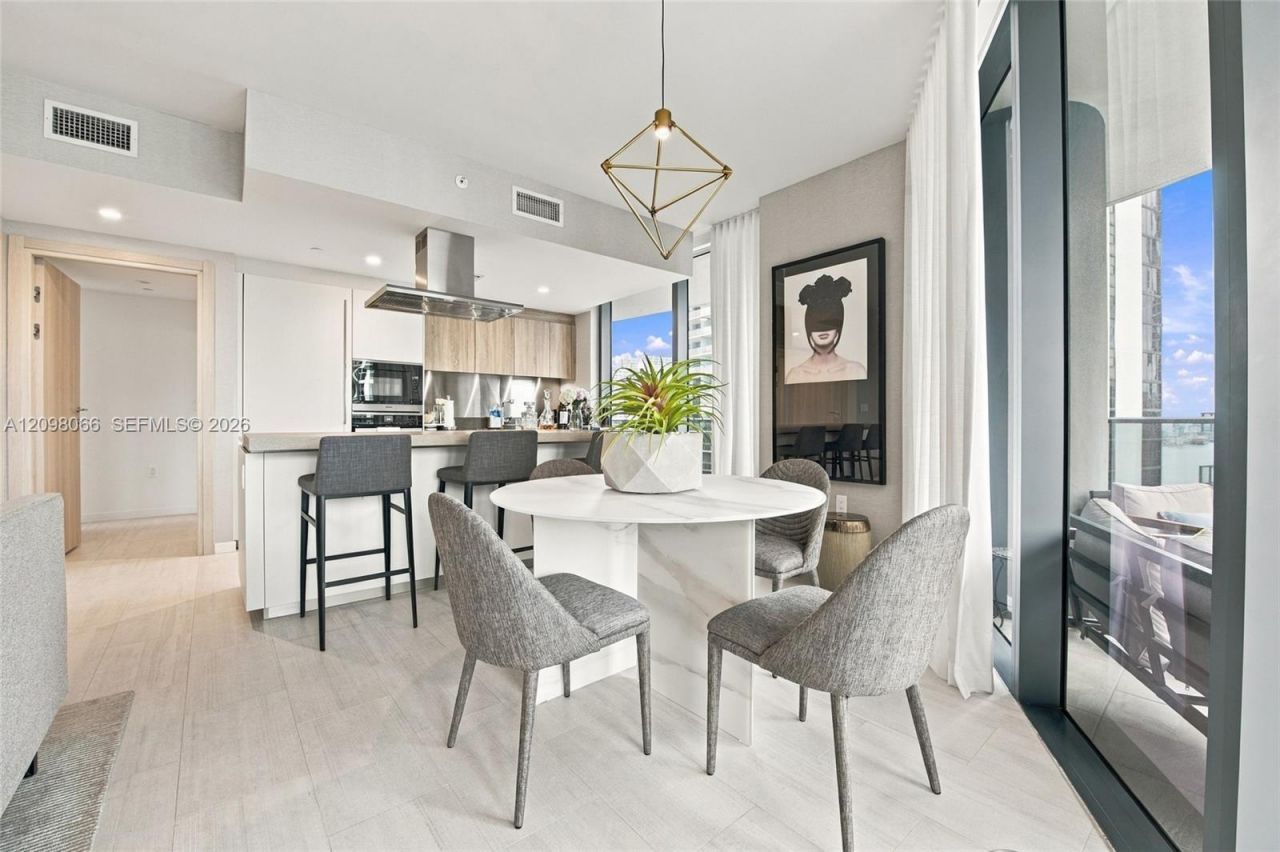 1000 Brickell Plz , Unit 3401, Miami, FL 33131 Photo