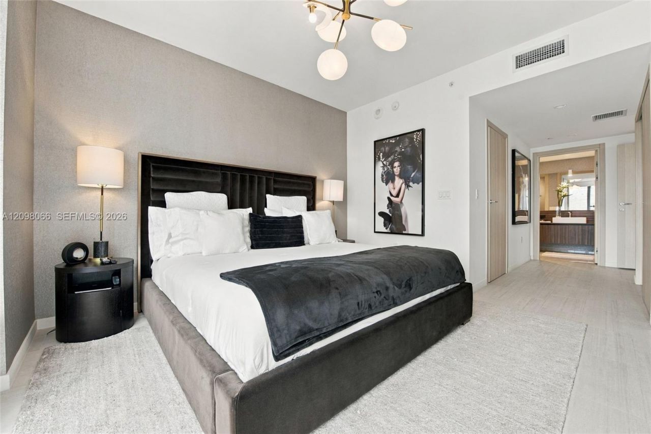 1000 Brickell Plz , Unit 3401, Miami, FL 33131 Photo
