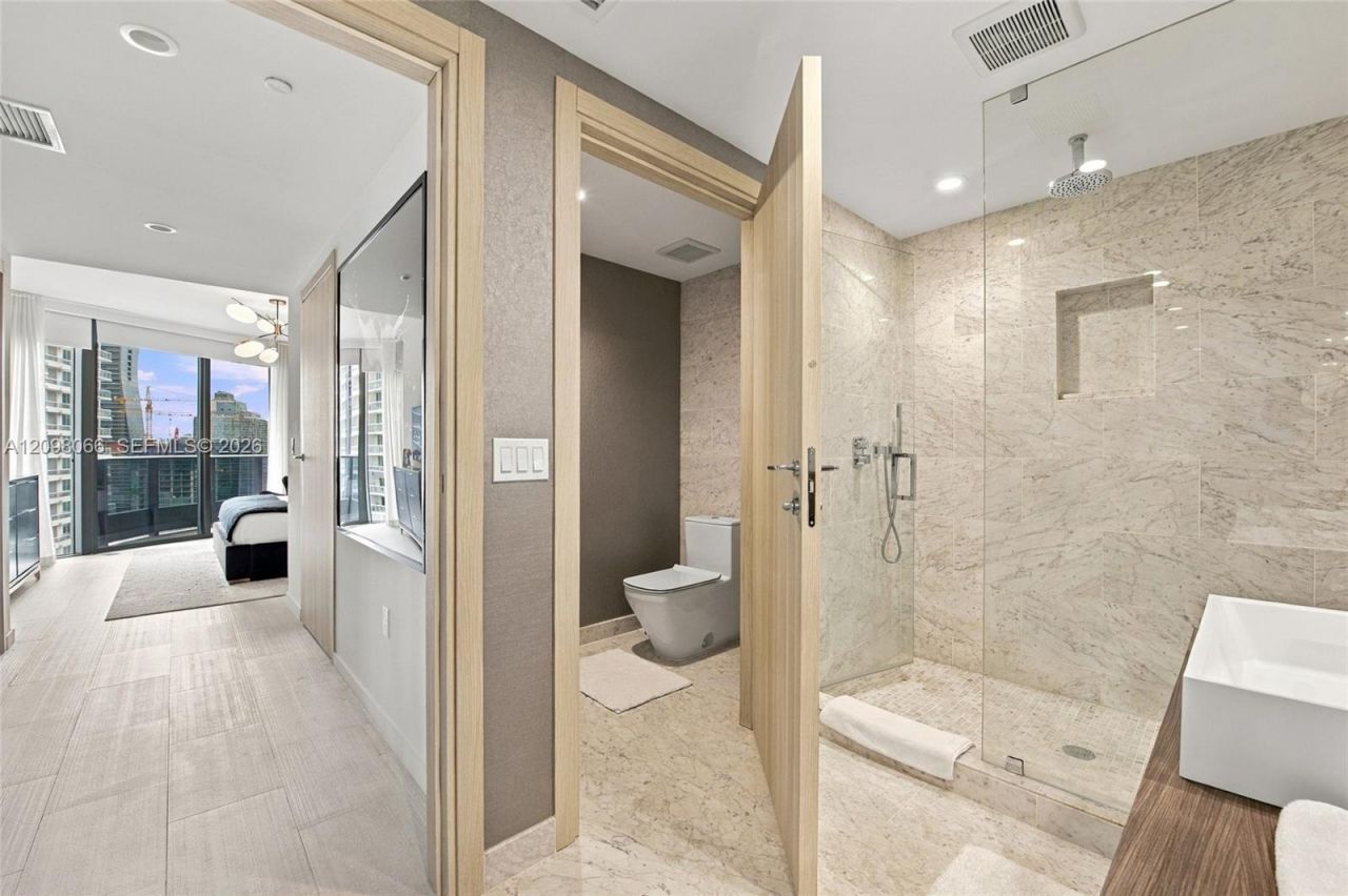 1000 Brickell Plz , Unit 3401, Miami, FL 33131 Photo
