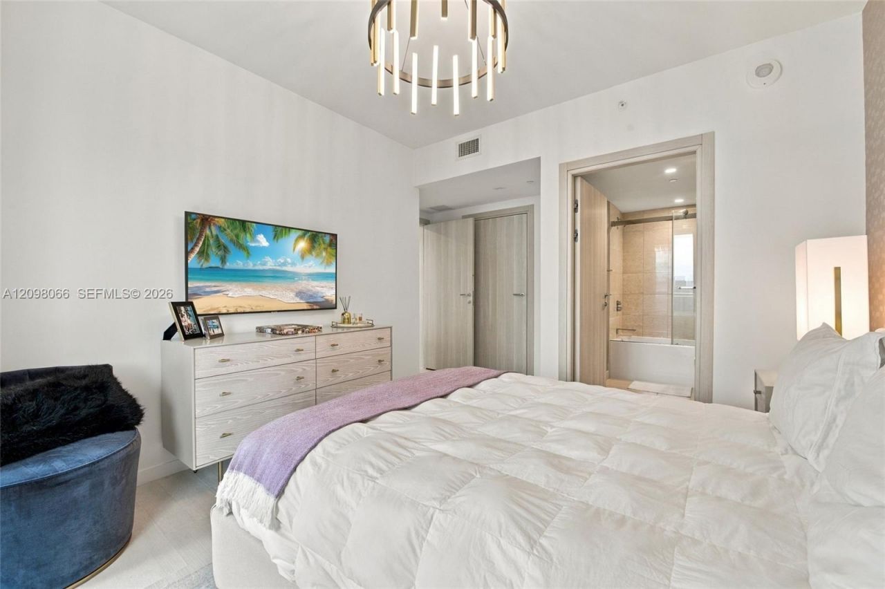 1000 Brickell Plz , Unit 3401, Miami, FL 33131 Photo