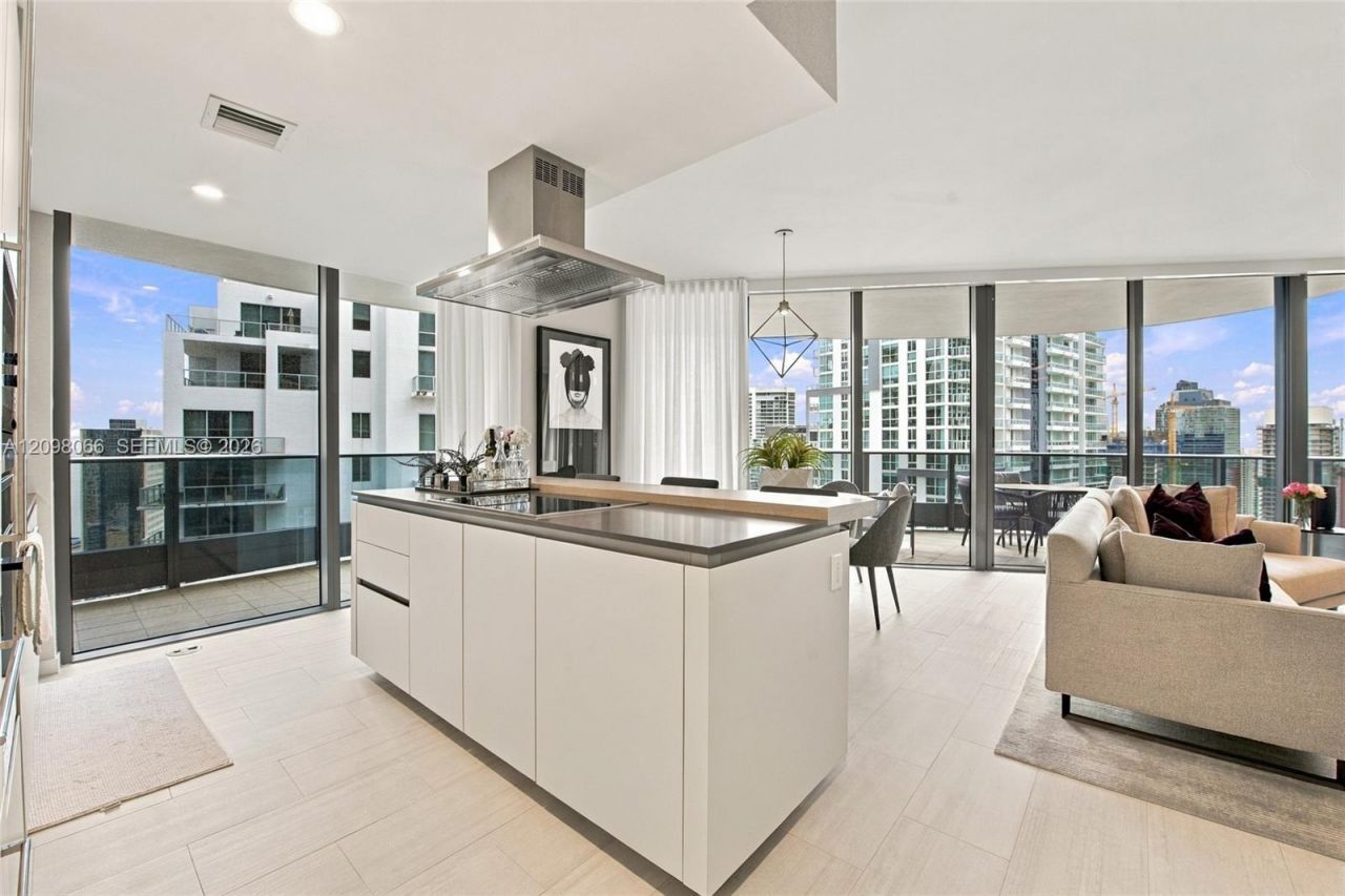 1000 Brickell Plz , Unit 3401, Miami, FL 33131 Photo