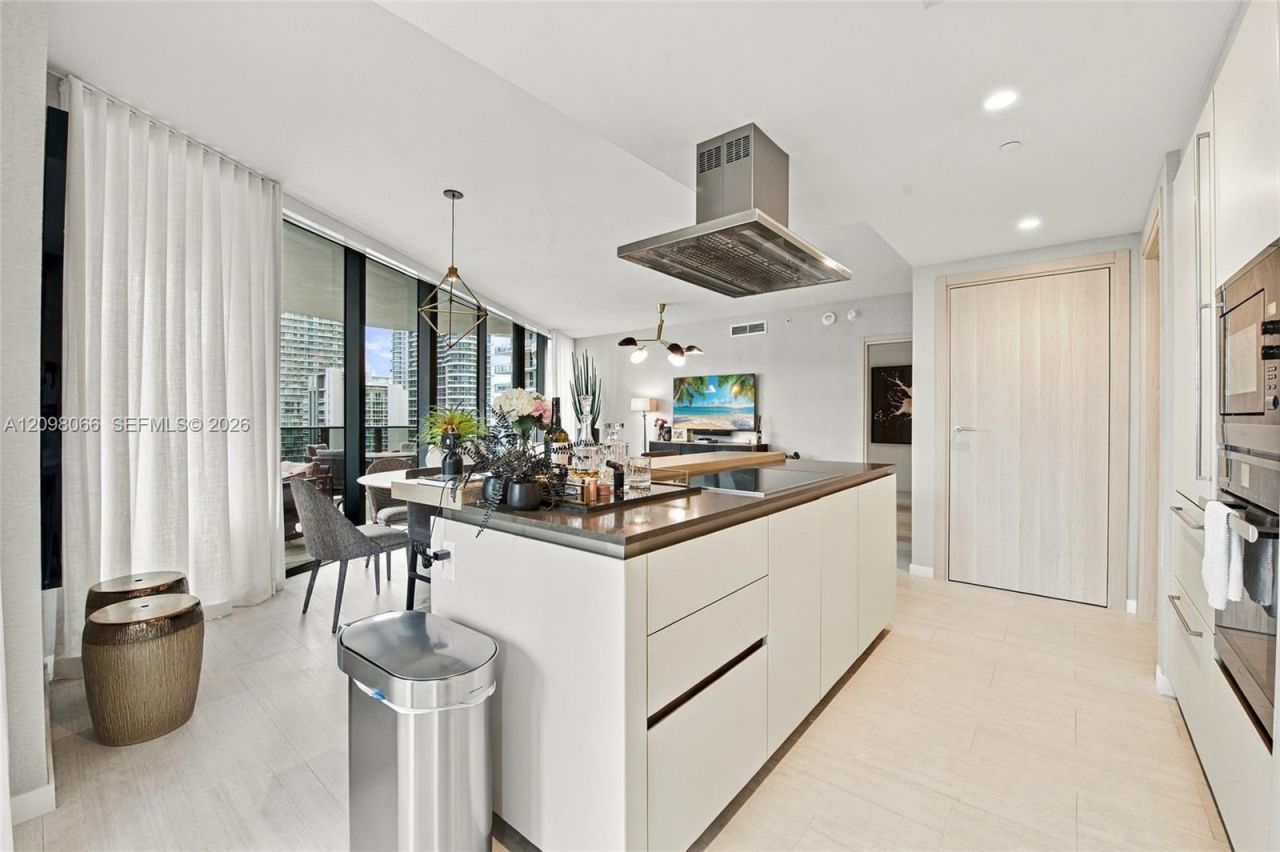1000 Brickell Plz , Unit 3401, Miami, FL 33131 Photo