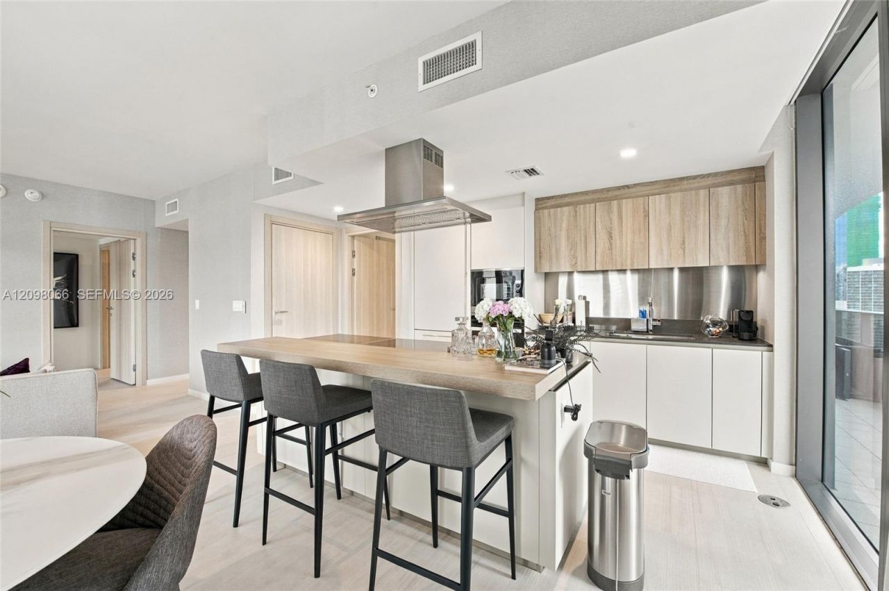 1000 Brickell Plz , Unit 3401, Miami, FL 33131 Photo