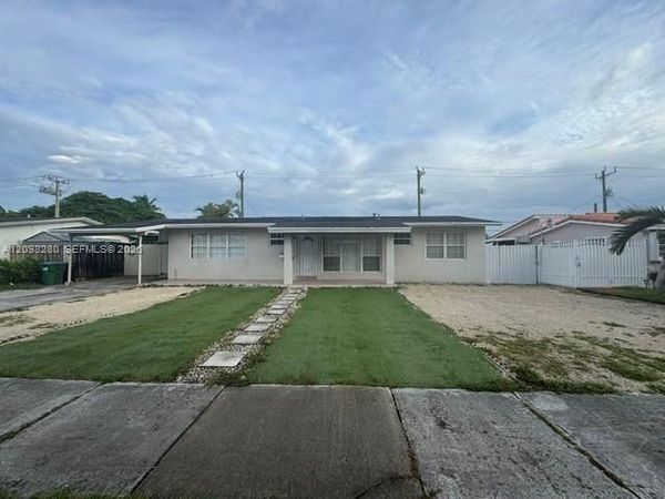 9265 SW 44th St , Miami, FL 33165