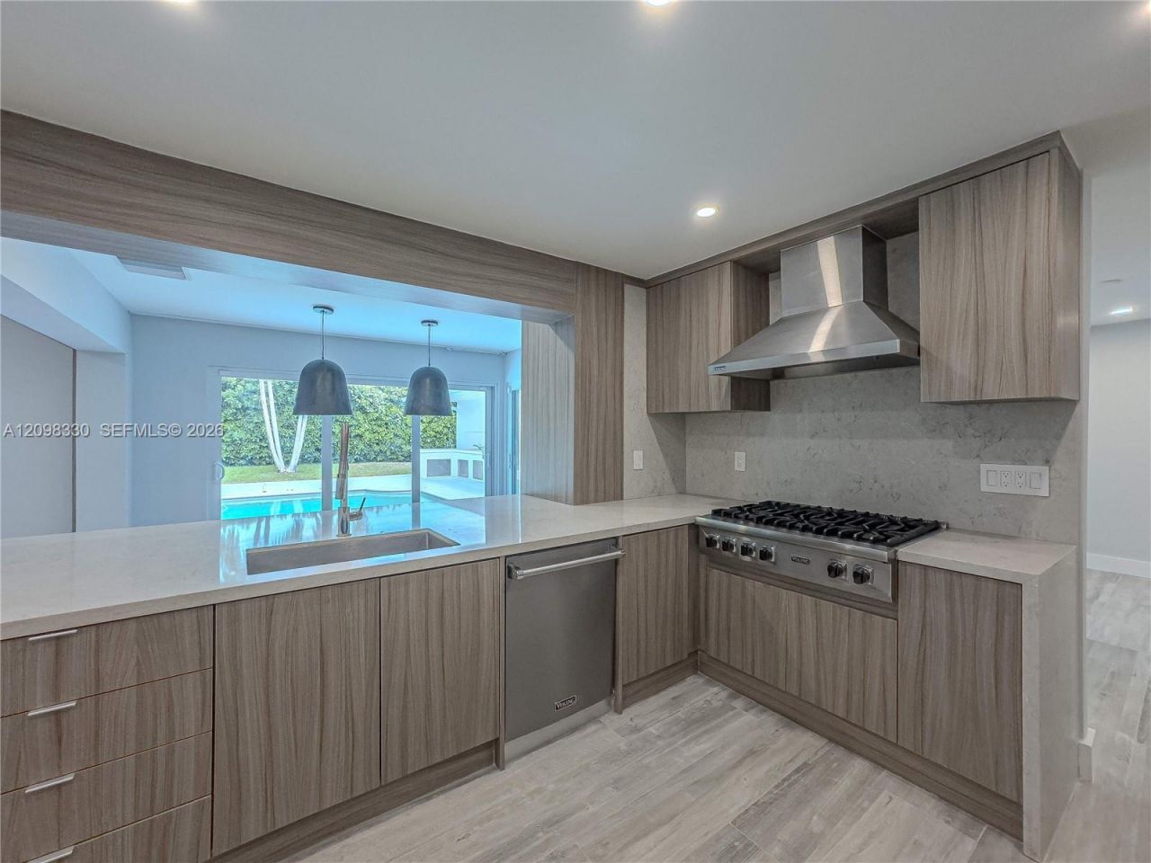 20405 NE 22nd Pl , Unit 20405, Miami, FL 33180 Photo