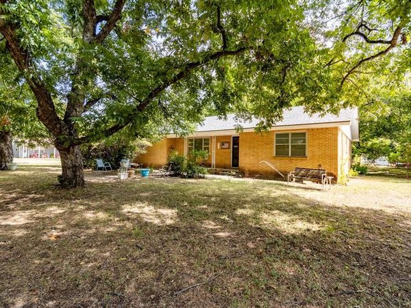 203 Bowie Street , Clyde, TX 79510