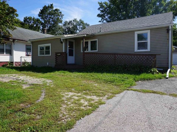 909 Harlem Road, MACHESNEY PARK, IL 61111