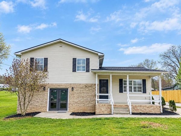 724 W 3rd Ave, Oneida, TN 37841