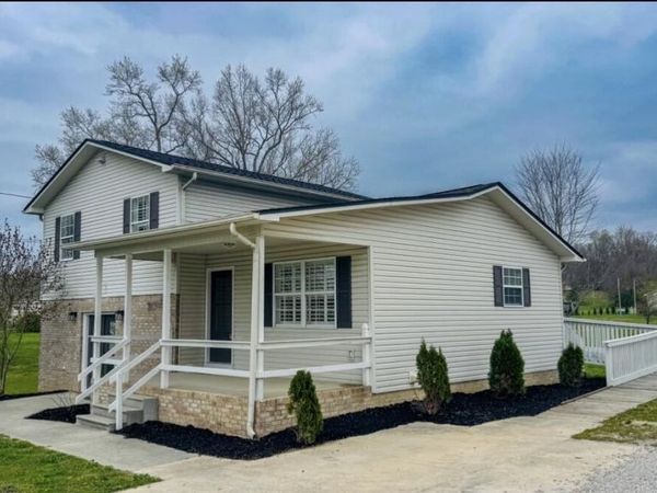724 W 3rd Ave, Oneida, TN 37841