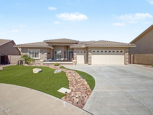2758 S ROYAL WOOD Circle, Mesa, AZ 85209