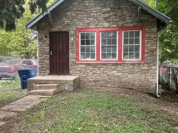 1644 E Grand Avenue , Des Moines, IA 50316