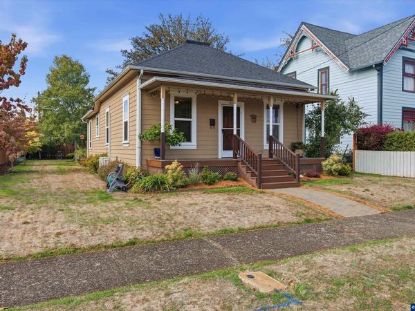 1275 SE Jefferson St, Dallas, OR 97338
