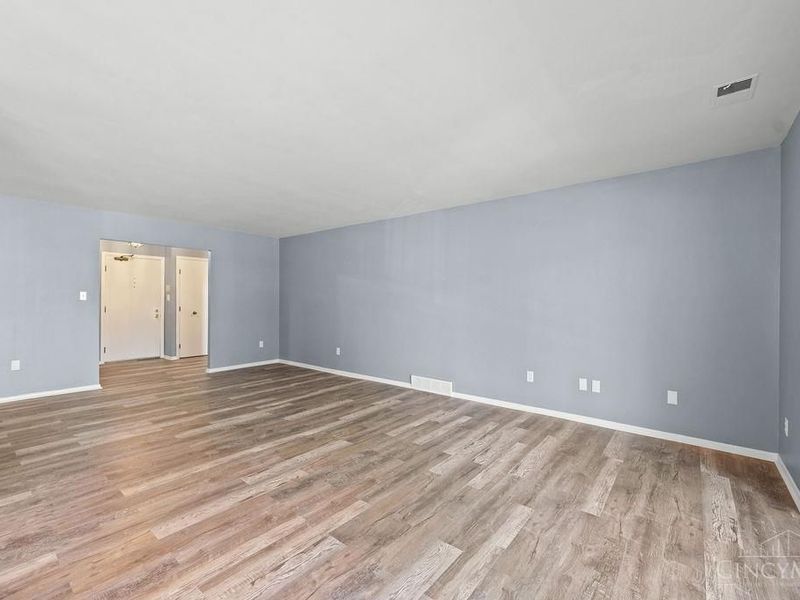 3533 Amberacres Drive, Unit 305, Cincinnati, OH 45237 Photo 4