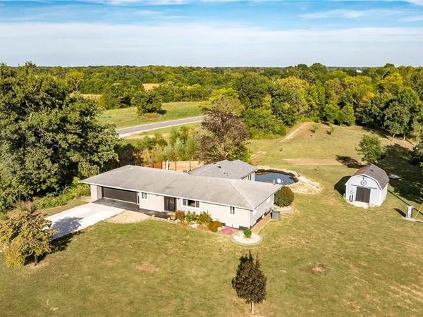 115 Schoeneman Road, Shipman, IL 62685