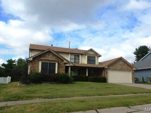 24 Huntington Parkway, St Charles, MO 63301