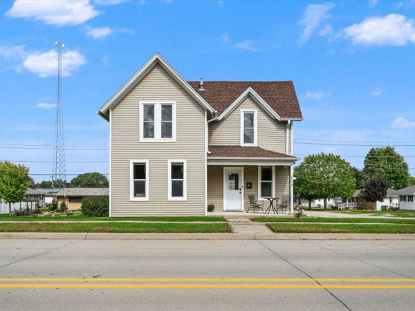 624 2nd Ave SE , Dyersville, IA 52040